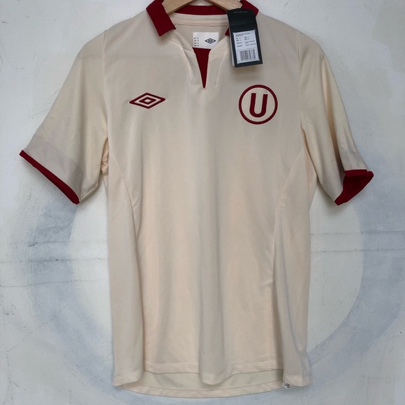 polos de universitario 2020